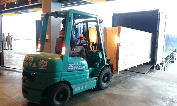 Overseas warehouse cargo preparation