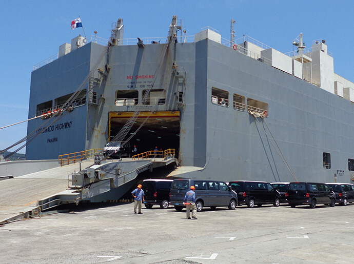 Roll-on/Roll-off Ship (RORO Ship)