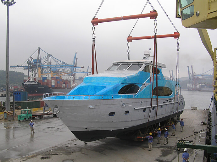 Yacht Loading/Unloading