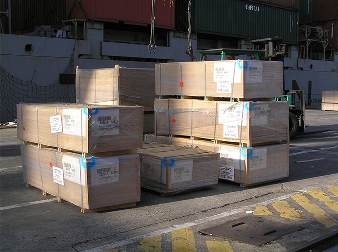 木材製品裝卸 - 永塑集團港口船舶裝卸