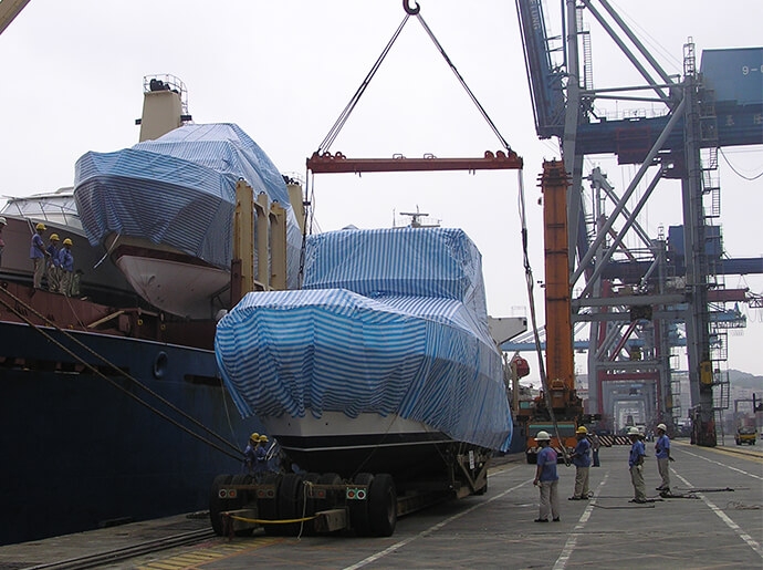 遊艇裝卸 - 永塑集團港口船舶裝卸